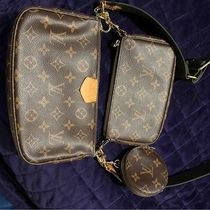 Louis Vuitton bosla, gently used!
